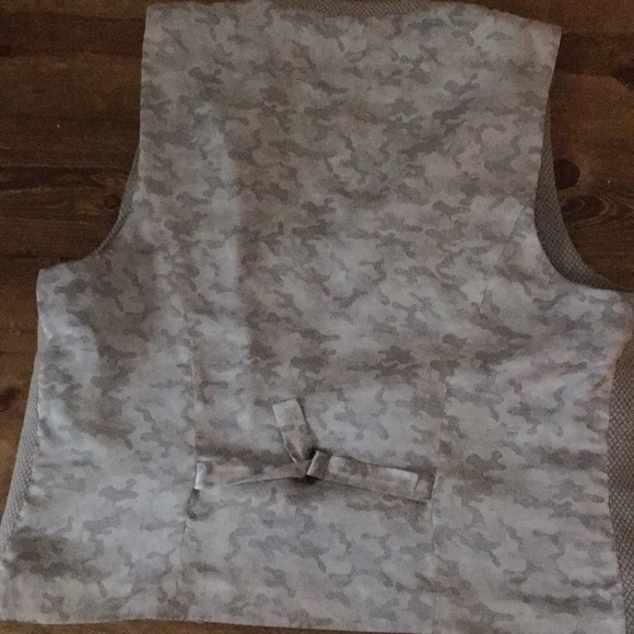 Vest - Picture 2 of 6